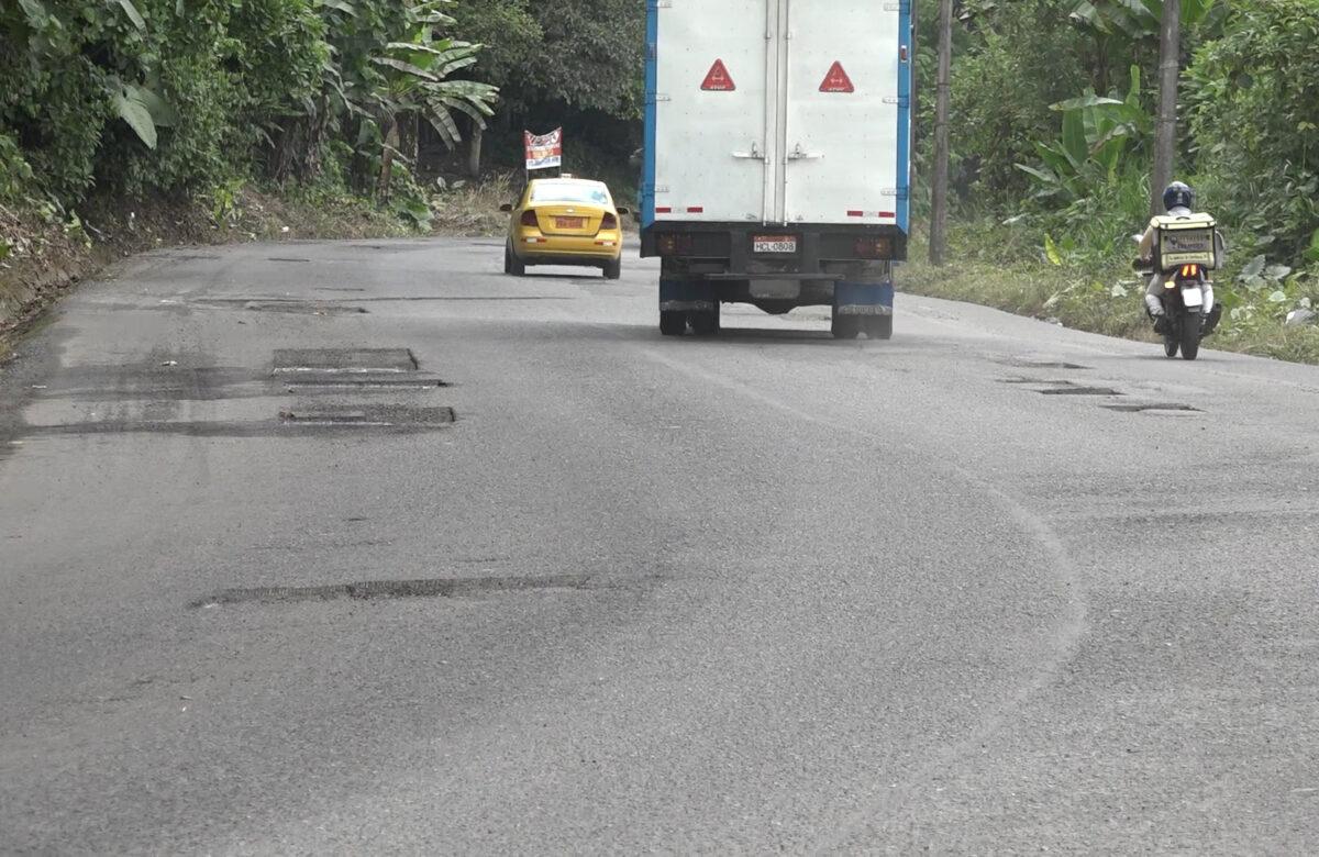 LA VÍA LAS MERCEDES – LOS BANCOS  ESTÁ DETERIORADA Y NO RECIBEN MANTENIMIENTO