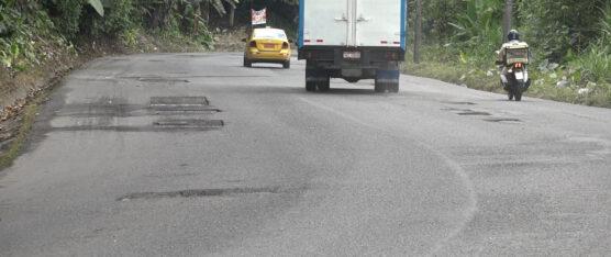 LA VÍA LAS MERCEDES – LOS BANCOS  ESTÁ DETERIORADA Y NO RECIBEN MANTENIMIENTO