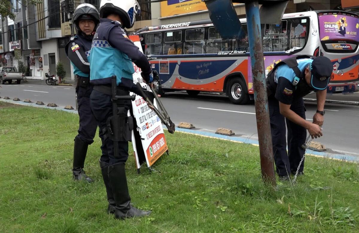 PERSONAS LIMPIAPARABRISAS Y COMERCIANTES AMBULANTES FUERON RETIRADOS DE LAS CALLES DE SANTO DOMINGO