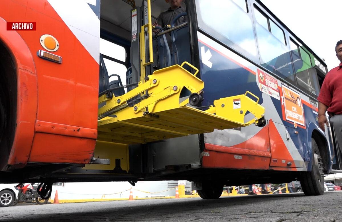 SOLO 38 BUSES EN SANTO DOMINGO CUENTAN CON ELEVADORES HIDRÁULICOS
