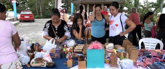 VARIOS EMPRENDEDORES EXPUSIERON SUS PRODUCTOS EN LA FERIA BOMBOLÍ FE Y CULTURA