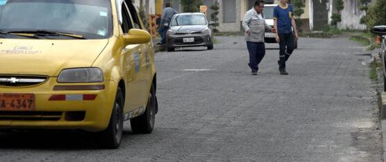 EN PÉSIMAS CONDICIONES SE ENCUENTRAN LOS ADOQUINES DE LA CALLE GUAYAQUIL EN SANTO DOMINGO