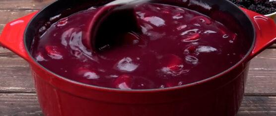 LA COLADA MORADA Y LAS GUAGUAS DE PAN SON EL ALIMENTO TRADICIONAL EN EL DÍA DE DIFUNTOS