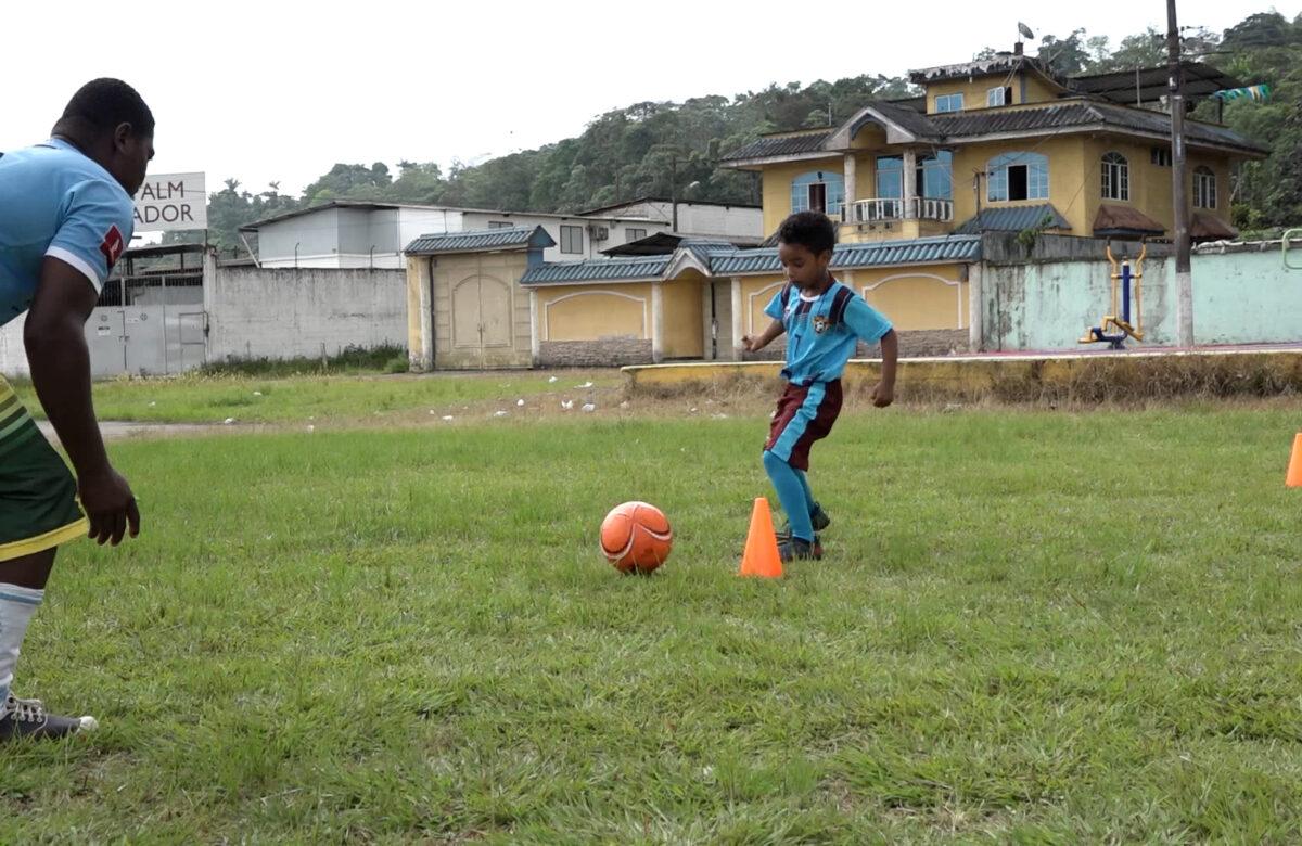 EL FÚTBOL ES LA APUESTA DE LA ESCUELA ÍDOLOS DEL VALLE EN SANTO DOMINGO