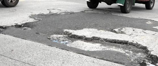 MUROS ROMPEVELOCIDADES EN MAL ESTADO SON UN PELIGRO PARA LOS CONDUCTORES