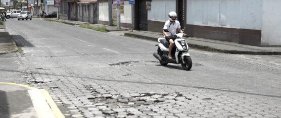 LAS CALLES PRINCIPALES DE LA COOPERATIVA LA COLEGIALA ESTÁN DETERIORADAS