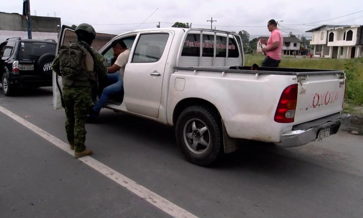SE INTENSIFICA LOS OPERATIVOS DE CONTROL DE ARMAS POR PARTE LAS FF.AA. DEL ECUADOR EN QUININDÉ