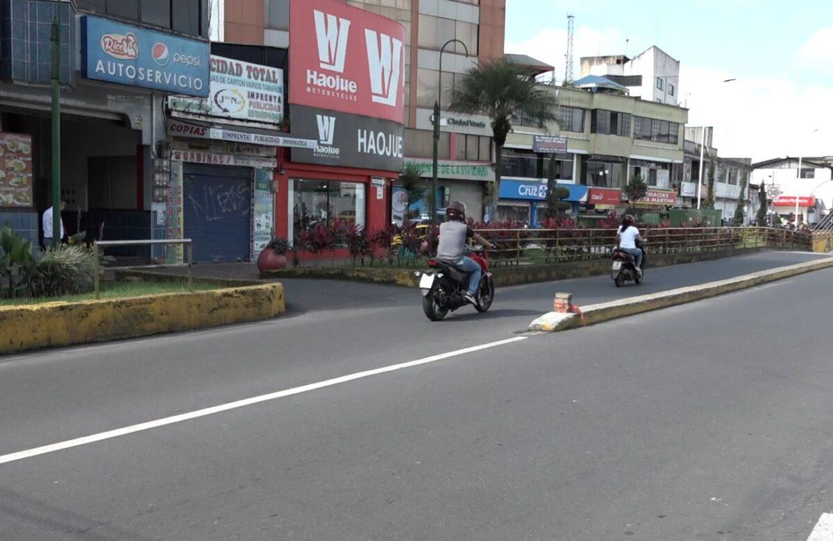 LA FALTA DE SEÑALÉTICA Y LAS CALLES ESTRECHAS CAUSAN MOLESTIAS EN EL PASO A DESNIVEL DE LA AV. QUITO