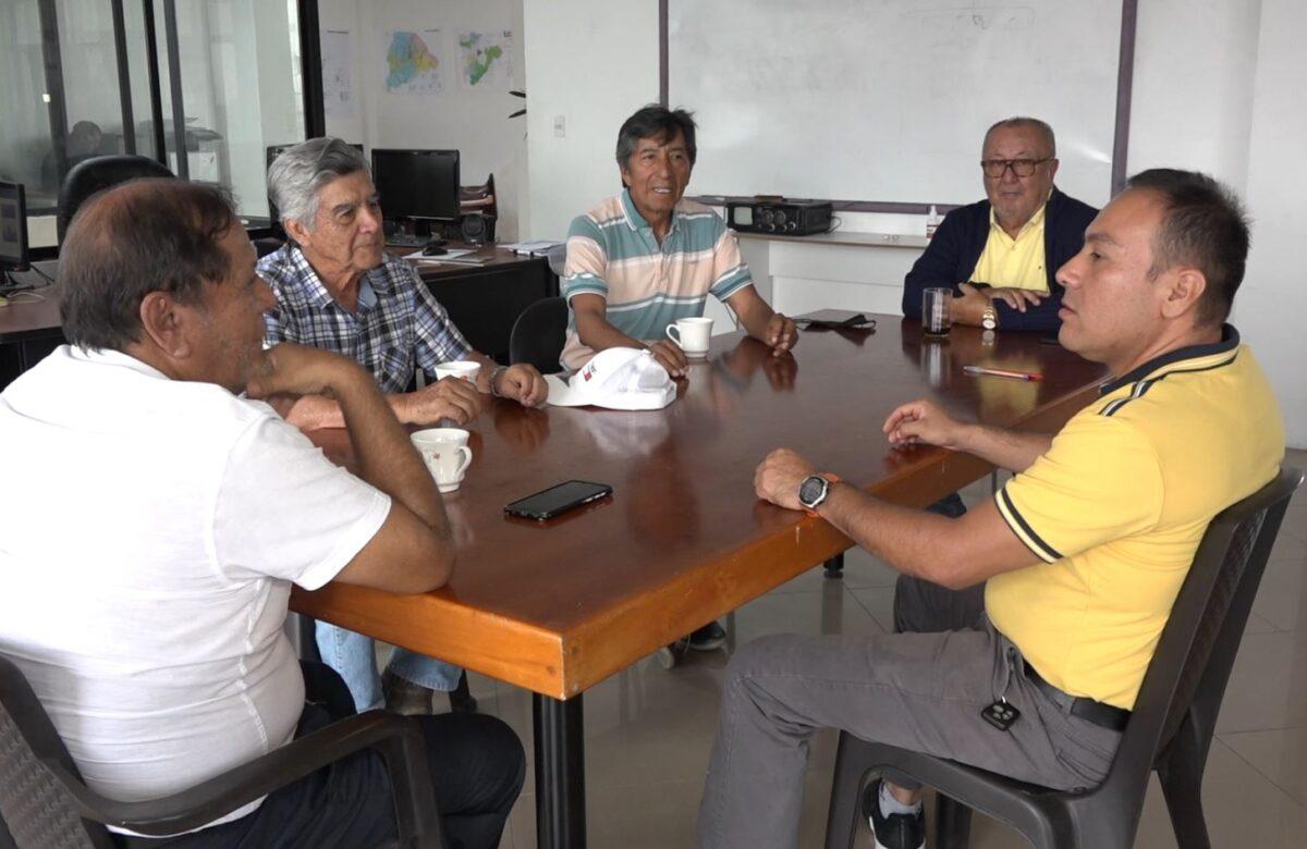 PROFESIONALES Y REPRESENTANTES DE ORGANIZACIONES SOCIALES ANALIZAN EL PDOT