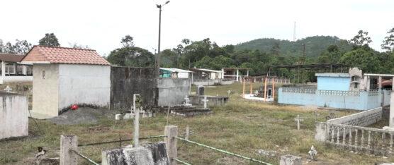 MIEMBROS DE LA NACIONALIDAD TSÁCHILA EXIGEN LA PROPIEDAD DEL CEMENTERIO DE LA COMUNA SAN MIGUEL