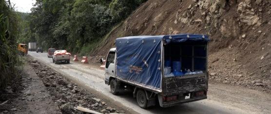 SIGUE EL PASO CONTROLADO EN LA VÍA ALÓAG – SANTO DOMINGO