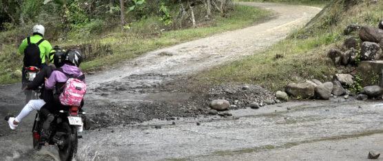 VÍA TINALANDIA EN MAL ESTADO