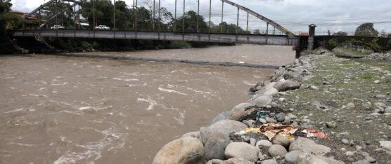 TEMOR EN VALLE HERMOSO POR CRECIENTE DEL RÍO BLANCO