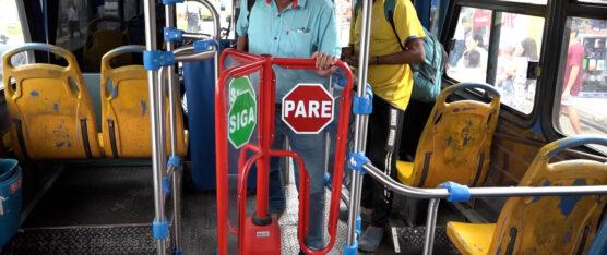 TORNIQUETES INSTALADOS EN BUSES URBANOS, CAUSA MALESTAR ENTRE LOS USUARIOS