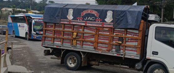 CERRARON EL PUENTE SOBRE EL RÍO TOACHI EN LA VÍA LAS MERCEDES