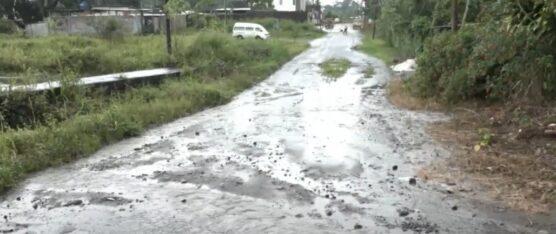 CON BACHES Y SOCAVONES SE ENCUENTRA LA CALLE  TAGAERI