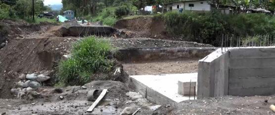 LOS TRABAJOS CONTINÚAN EN EL KILÓMETRO 82 DE LA VÍA ALÓAG – SANTO DOMINGO