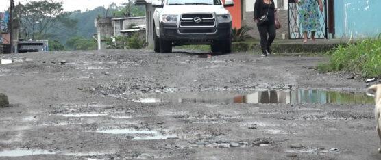 ACCESOS VIALES EN LA URB. SUEÑO DE BOLÍVAR ESTÁN EN MAL ESTADO