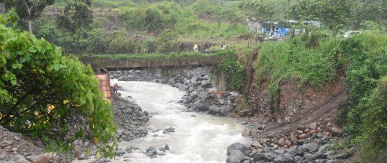 SE ADAPTA  PUENTE PROVISIONAL  EN EL KILÓMETRO 82 DE LA VÍA  ALÓAG – SANTO DOMINGO