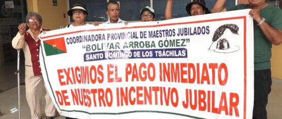 MAESTROS JUBILADOS  EXIGEN EL PAGO DEL INCENTIVO JUBILAR