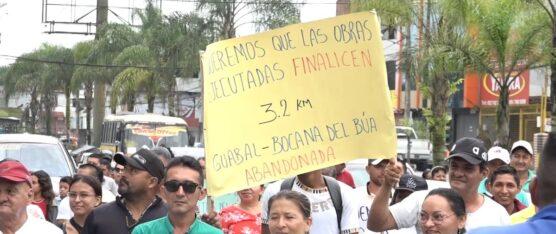 PLANTÓN PACÍFICO POR LA EMERGENCIA VIAL EN SANTO DOMINGO DE LOS TSÁCHILAS