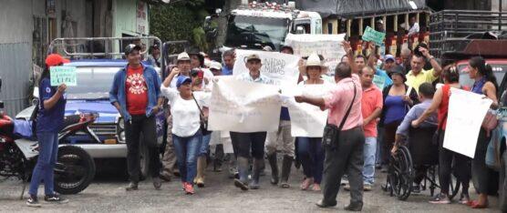 HABITANTES DE EL CARMEN EXIGEN OBRAS PARA EL CANTÓN