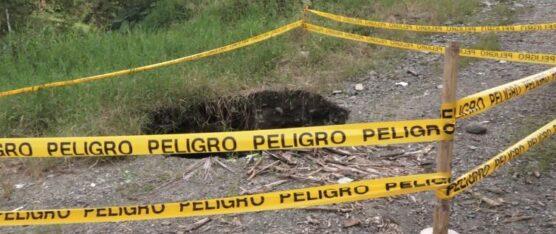 SOCAVÓN DE GRAN PROFUNDIDAD ES UN PELIGRO PARA LOS VECINOS EN LA JUAN EULOGIO