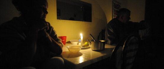 SE ANUNCIAN CORTES DE LUZ PROGRAMADOS DE 3 HORAS EN 8 PROVINCIAS