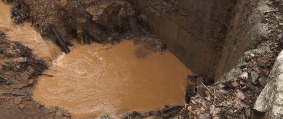 VIVIENDAS SE INUNDARON POR TAPONAMIENTO DE ALCANTARILLA EN LA UNIÓN CARCHENCE