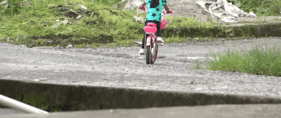 SIENTEN PELIGRO AL CIRCULAR POR LA CALLE ARTURO MIÑACA DEBIDO A SU DETERIORO