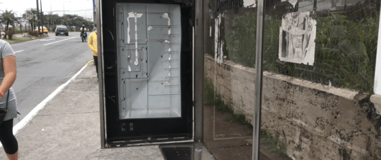 PARADA DE BUS NO HA SIDO REPARADA TRAS MESES DE HABERSE REPORTADO DAÑOS