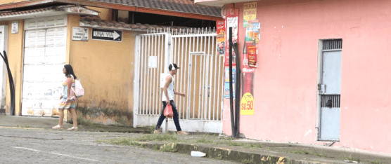 EXIGEN EL RETIRO DE PUERTAS DE SEGURIDAD EN LOS ROSALES