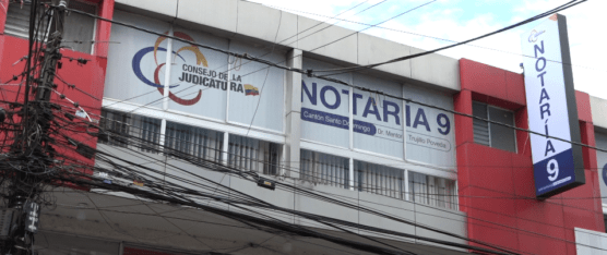DELINCUENTES INGRESARON A UNA NOTARÍA EN SANTO DOMINGO Y ROBARON A TRABAJADORES