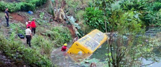 EN EL CÓNGOMA ACCIDENTE DEJA DOS FALLECIDOS Y 23 HERIDOS