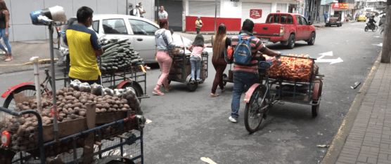 COMERCIANTES INFORMALES SE OPONEN A SER REUBICADOS EN MERCADOS BARRIALES