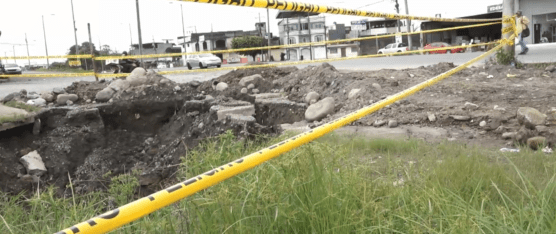 ENORME SOCAVÓN SIN ATENCIÓN DE LAS AUTORIDADES