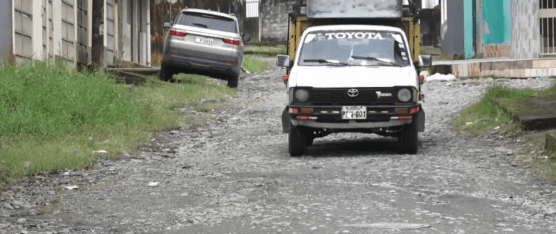 LA CALLE ERNESTO SÁBATO SE ENCUENTRA EN PÉSIMAS CONDICIONES