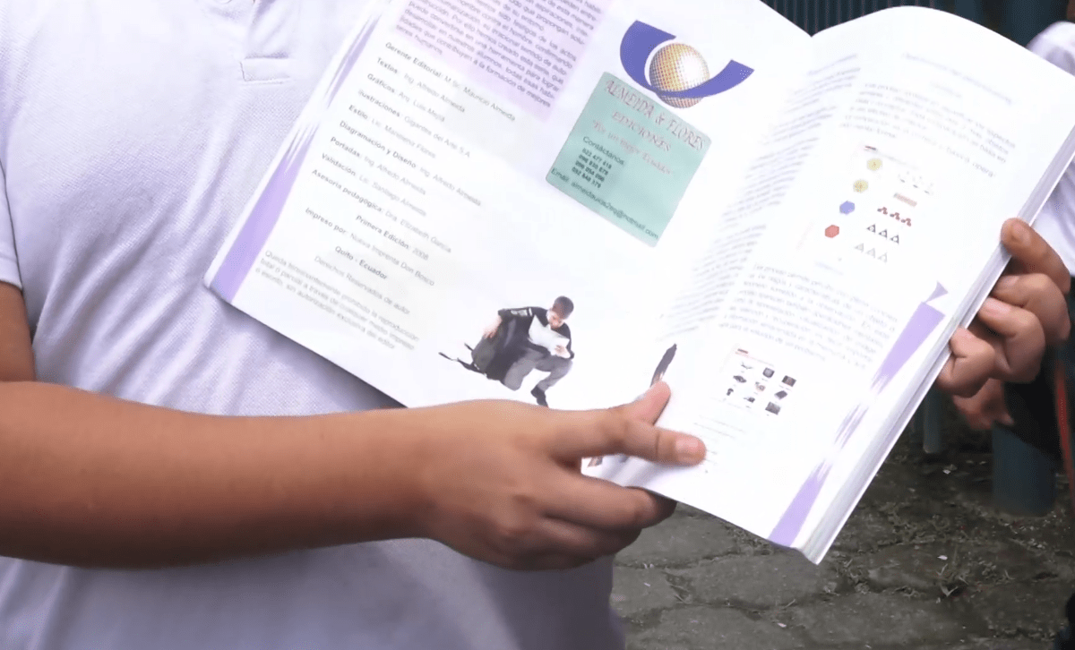 UNIDADES EDUCATIVAS DE SANTO DOMINGO NO HAN RECIBIDO TEXTOS ESCOLARES