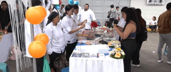 ESTUDIANTES DE TERCER NIVEL PRESENTARON PROYECTOS  EN LA FERIA TSÁCHILA TECH