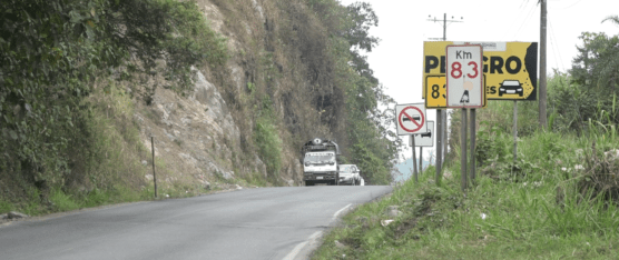 CONDUCTORES SOLICITAN SEGURIDAD VIAL EN LA VÍA ALÓAG – SANTO DOMINGO