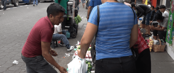 NO TODOS LOS COMERCIANTES DE LA CALLE AMBATO  FUERON CENSADOS