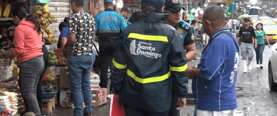 EMPEZÓ EL CENSO EN LA CALLE AMBATO, EN SANTO DOMINGO