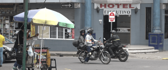 CAMBIO DE SENTIDO DE LA CALLE ARTURO LINCE CAUSA PROBLEMAS A LOS CONDUCTORES