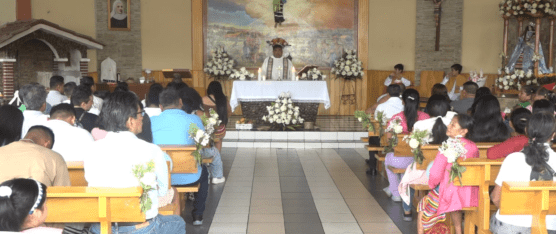 COMUNIDAD TSÁCHILA REALIZÓ UN PROCESIÓN EN HOMENAJE A LA VIRGEN DEL CISNE
