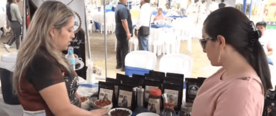 CON LA PARTICIPACIÓN DE VARIOS EMPRENDIMIENTOS SE REALIZÓ EL FESTIVAL DEL CAFÉ Y CACAO