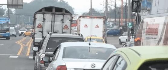 ALTA AFLUENCIA DE VEHÍCULOS EN LA VÍA QUITO TRAS EL RETORNO DEL FERIADO