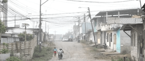 EN NUEVA PROVINCIA DENUNCIAN QUE LA FALTA DE VEREDAS Y ASFALTADO COMPLICA LA MOVILIDAD