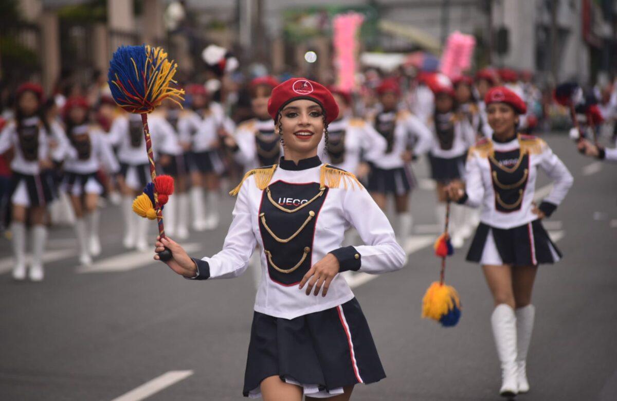 SE REALIZÓ EL DESFILE CÍVICO CULTURAL POR LOS 17 AÑOS DE PROVINCIALIZACIÓN DE SANTO DOMINGO DE LOS TSÁCHILAS