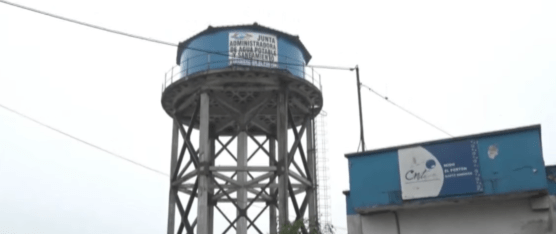 LA DISTRIBUCIÓN DEL AGUA EN EL PORTÓN DEL CONSEJO PROVINCIAL GENERA DESACUERDOS ENTRE LA COMUNIDAD Y LA DIRECTIVA