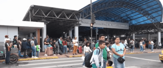 EL TERMINAL TERRESTRE REPLETO TRAS EL RETORNO DE LOS VIAJEROS POR EL FIN DEL FERIADO